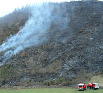 Les sapeurs pompiers du département luttent contre des feux de forêt déclenchés par des écobuages sauvages.